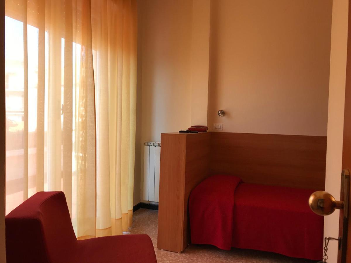 Hotel Robinia Imperia Eksteriør billede
