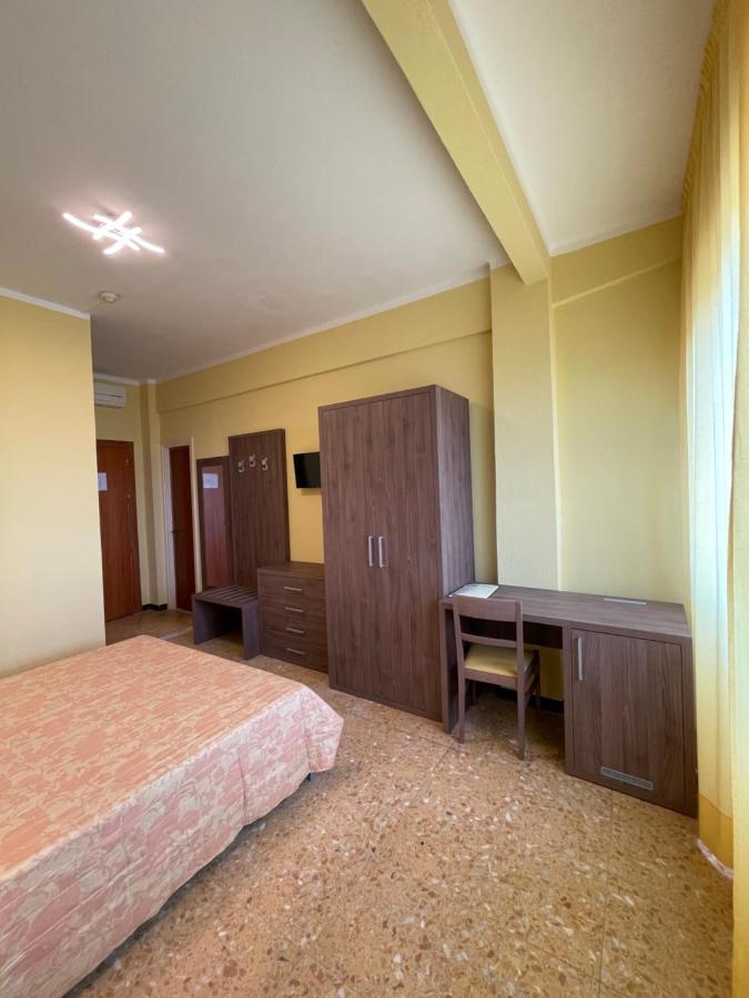 Hotel Robinia Imperia Eksteriør billede