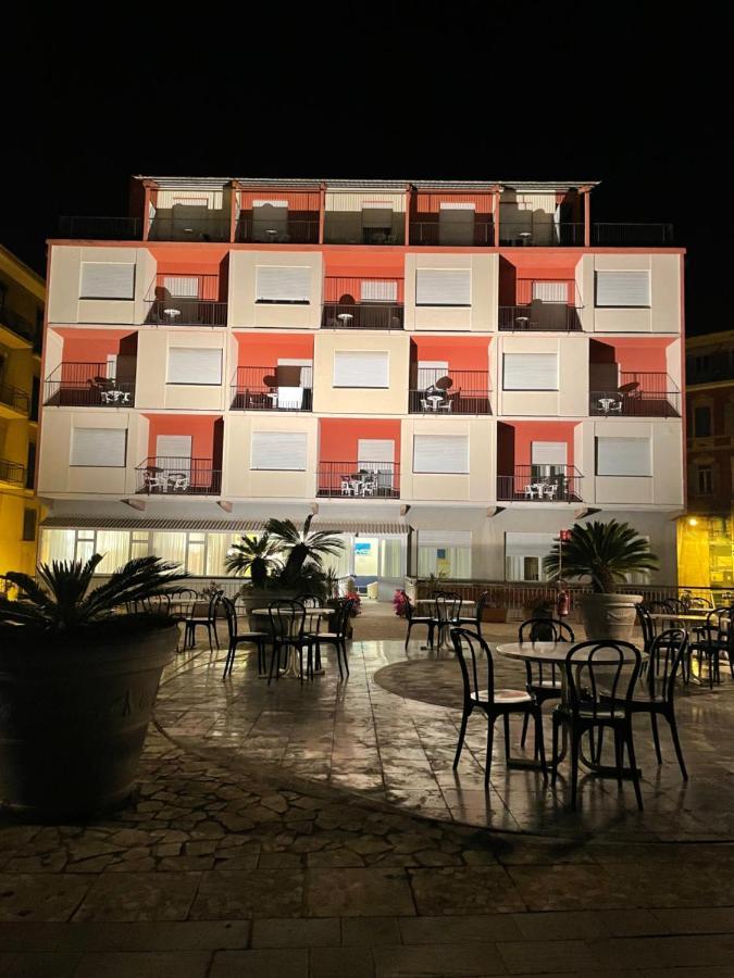 Hotel Robinia Imperia Eksteriør billede