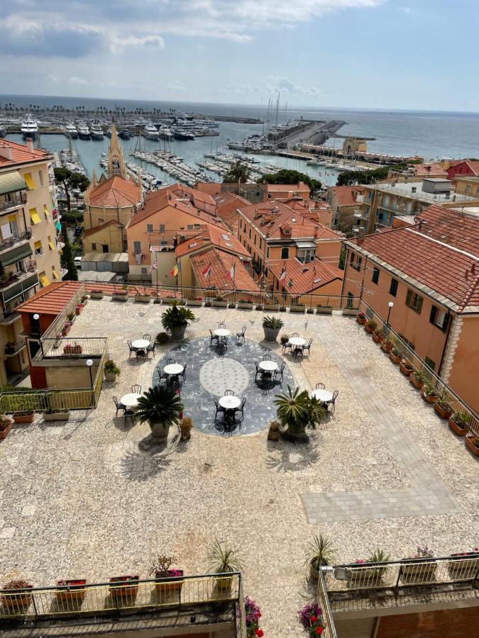 Hotel Robinia Imperia Eksteriør billede