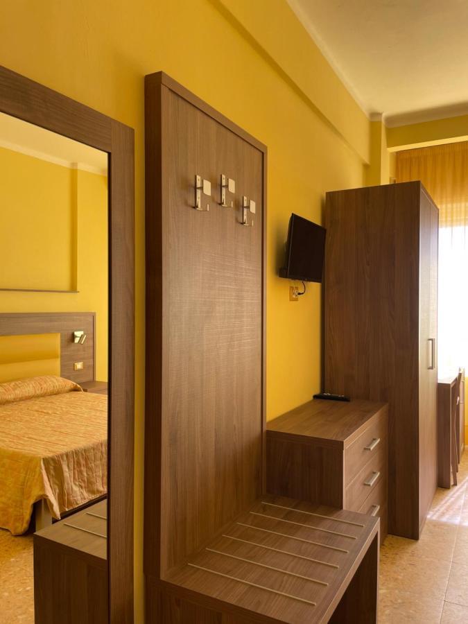 Hotel Robinia Imperia Eksteriør billede