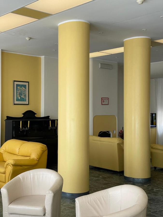 Hotel Robinia Imperia Eksteriør billede
