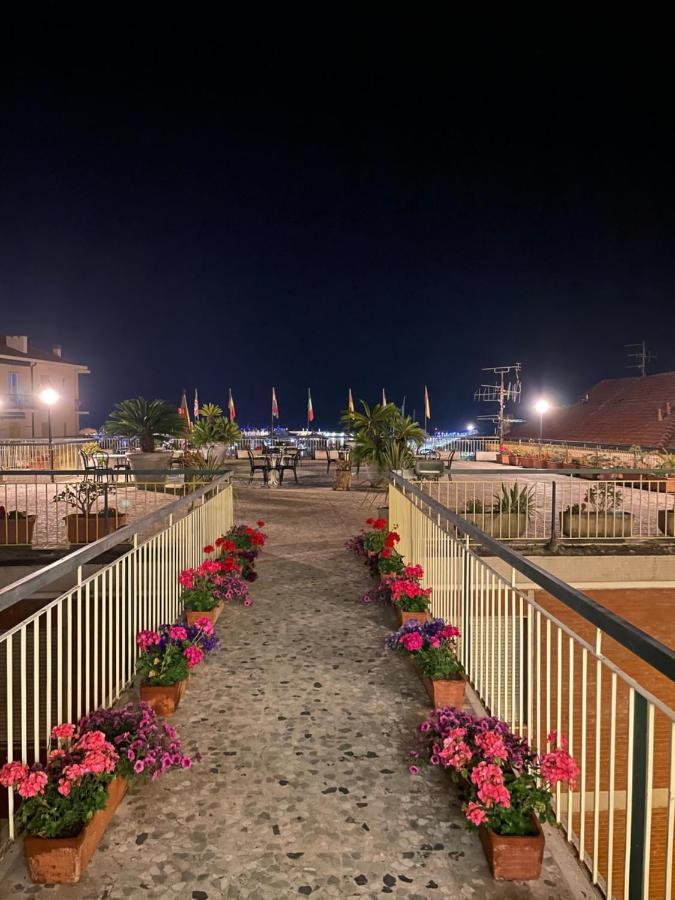 Hotel Robinia Imperia Eksteriør billede