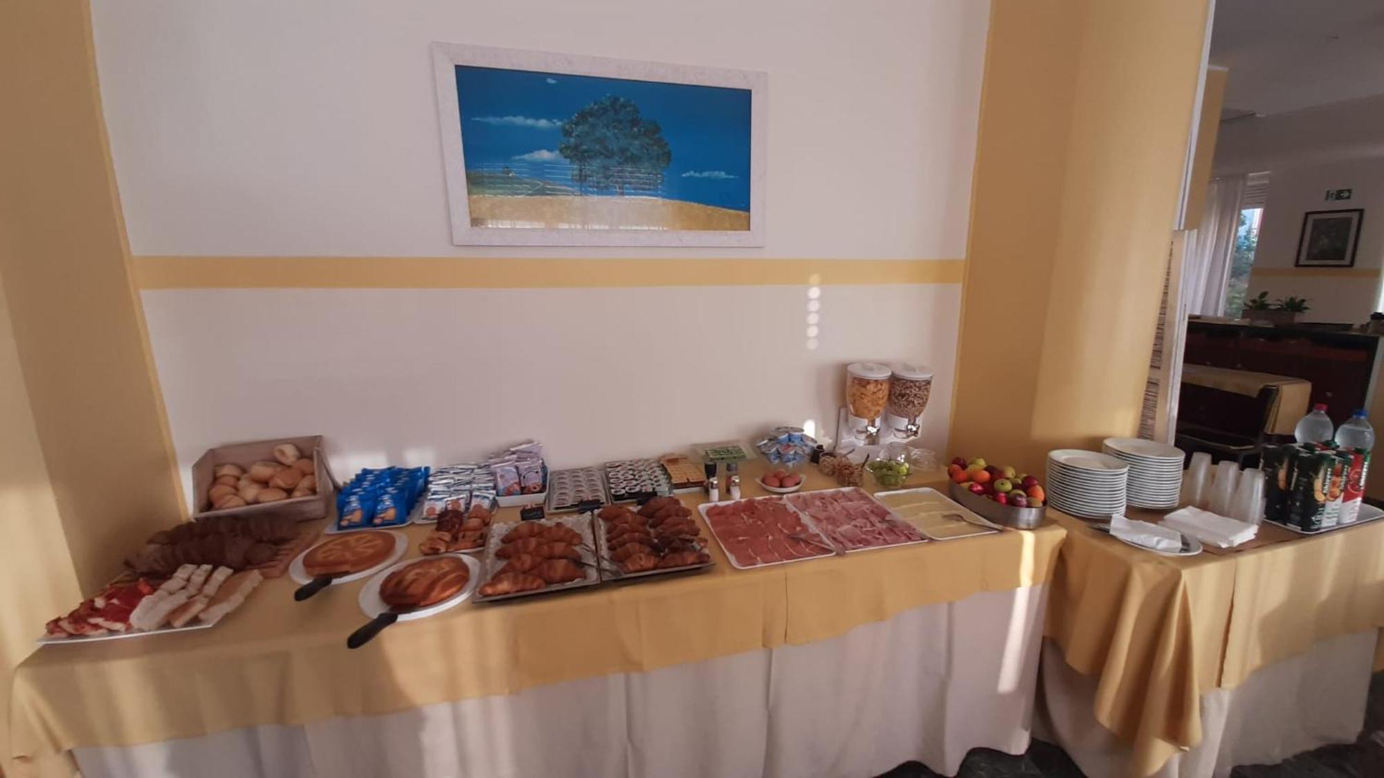 Hotel Robinia Imperia Eksteriør billede