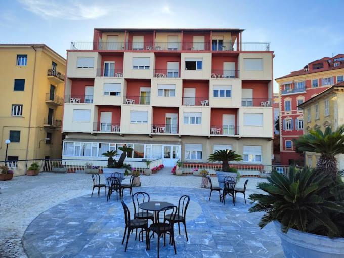 Hotel Robinia Imperia Eksteriør billede