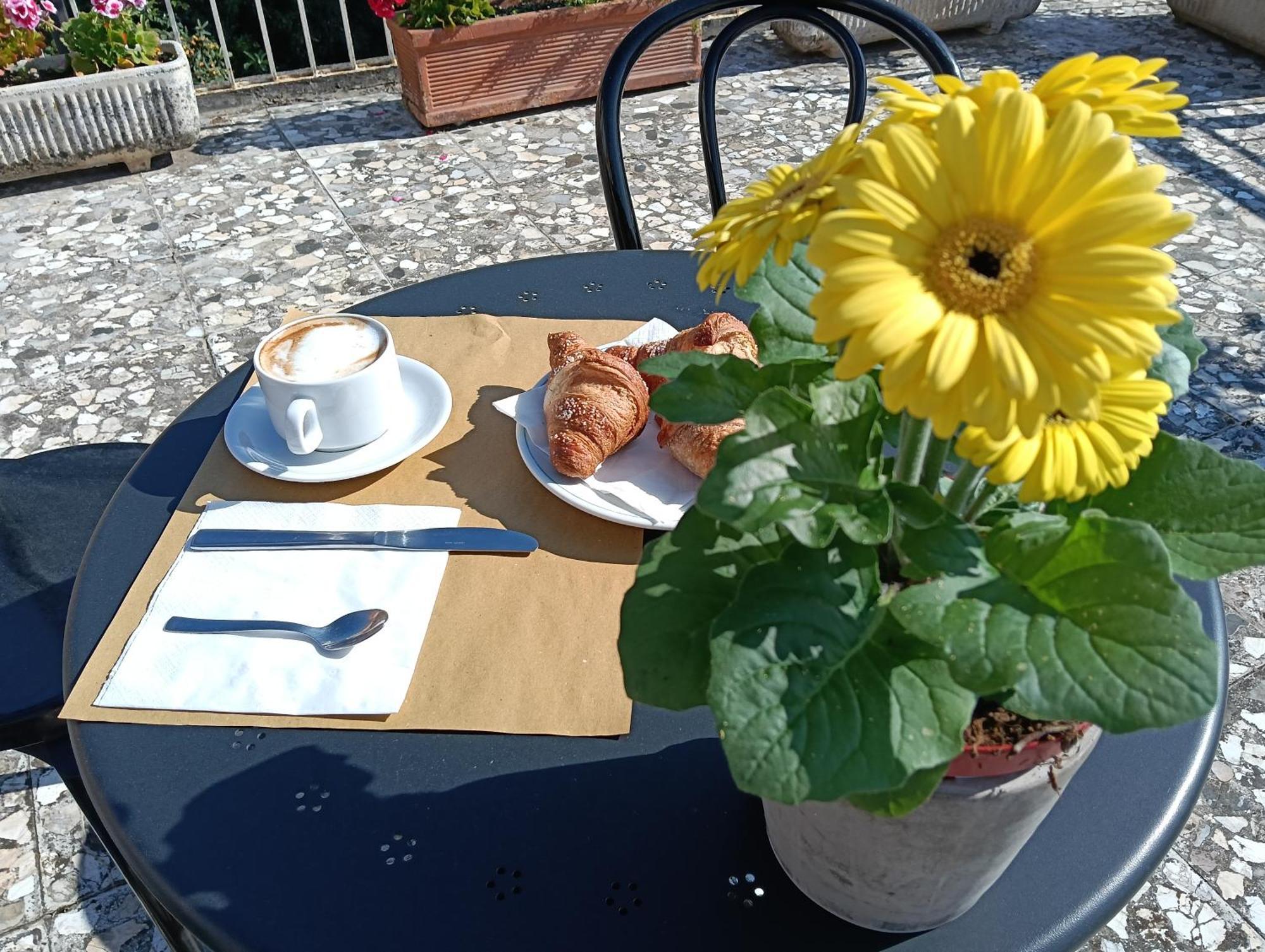 Hotel Robinia Imperia Eksteriør billede