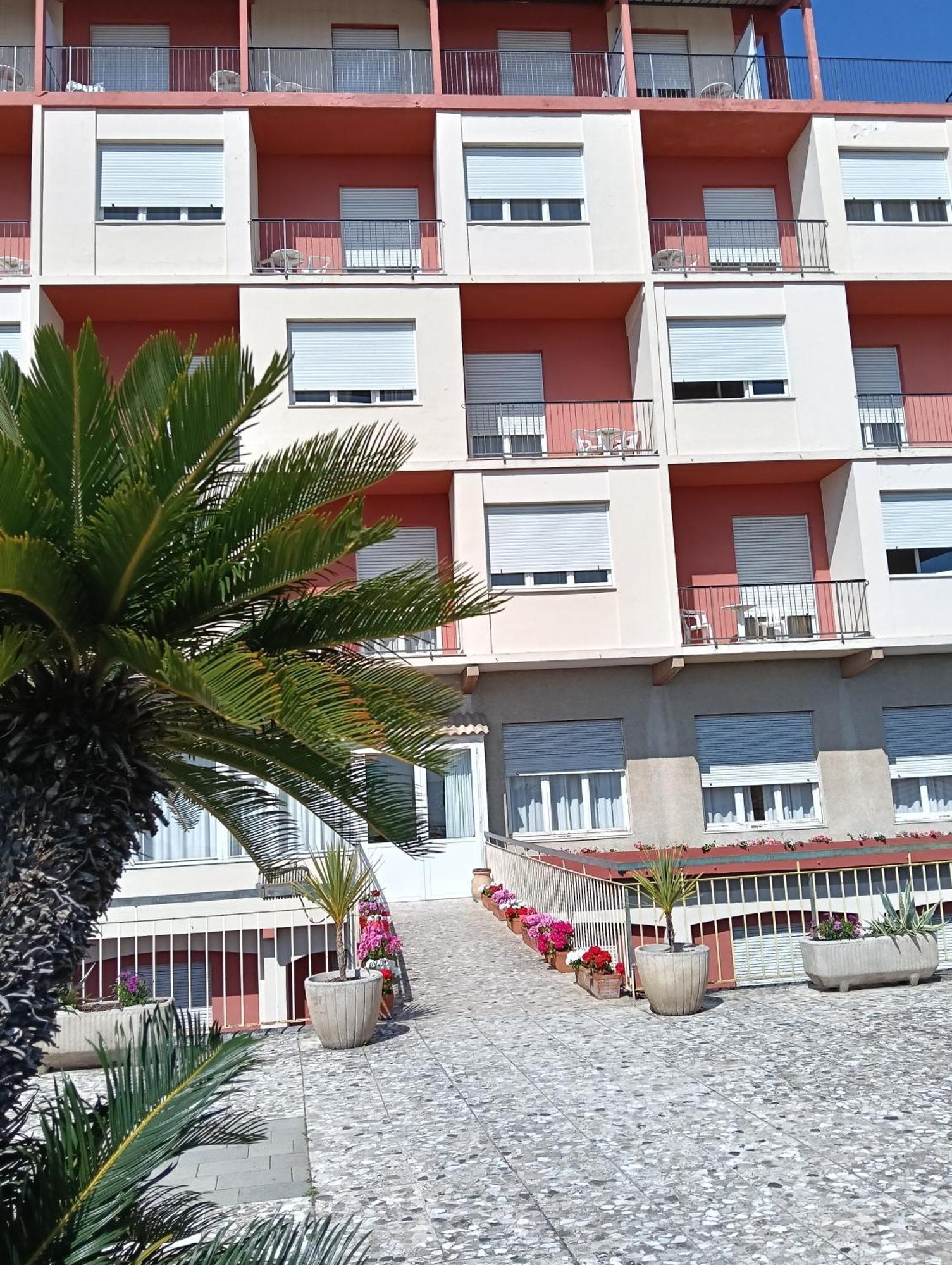 Hotel Robinia Imperia Eksteriør billede