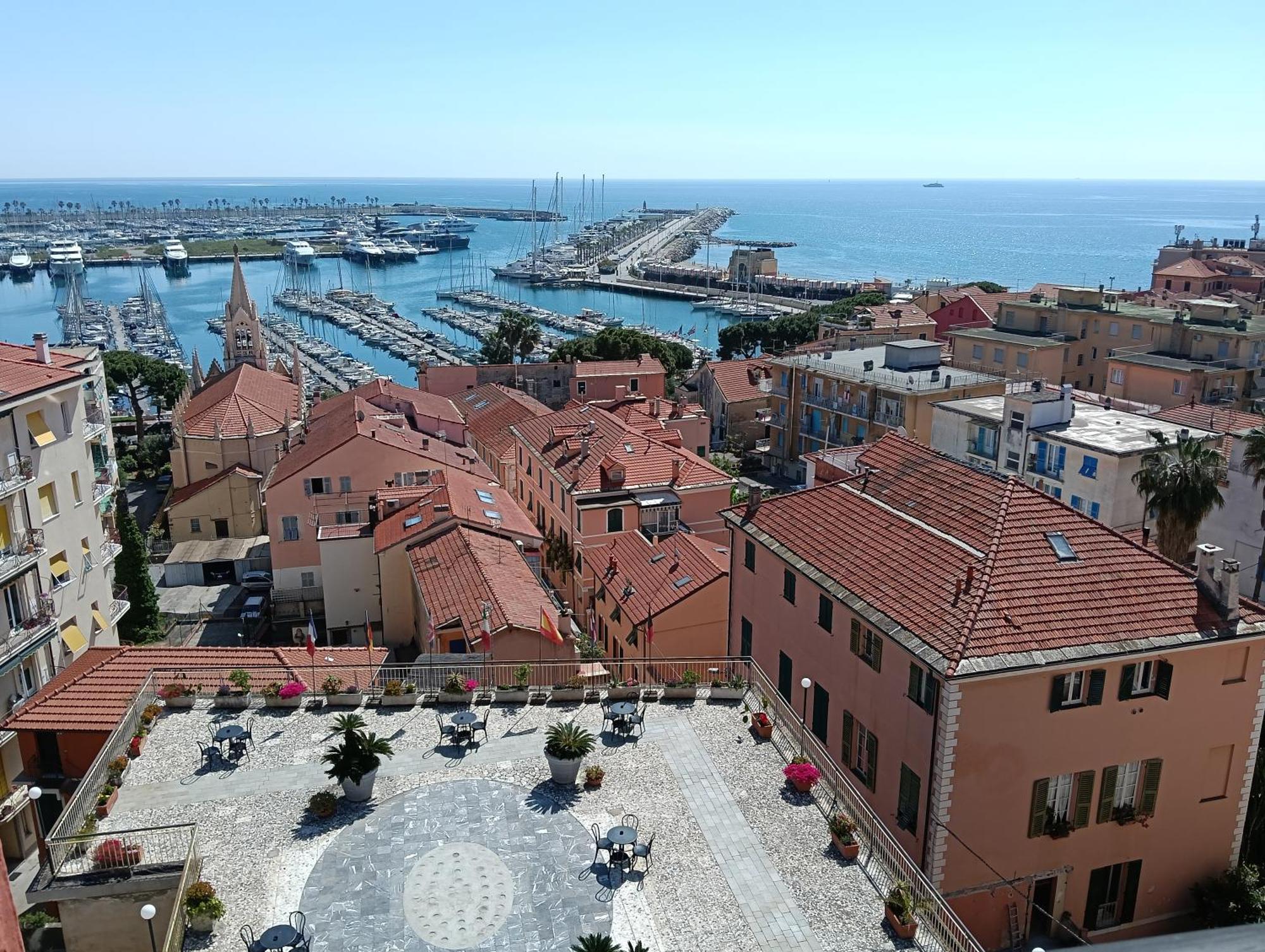 Hotel Robinia Imperia Eksteriør billede