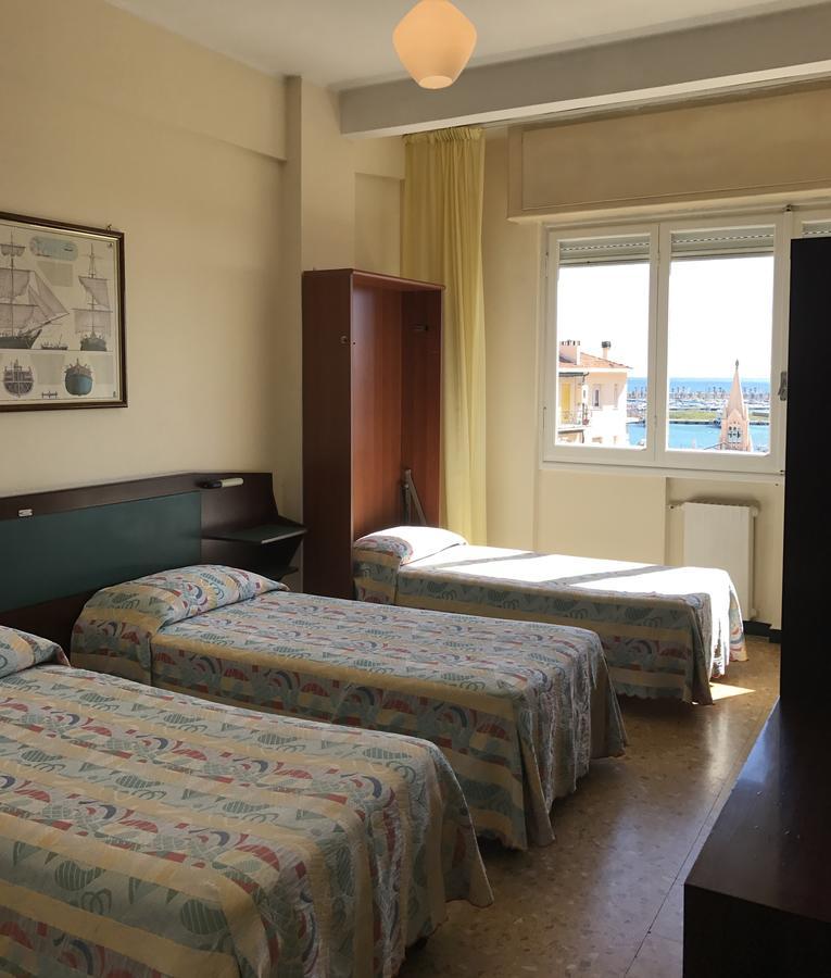 Hotel Robinia Imperia Eksteriør billede