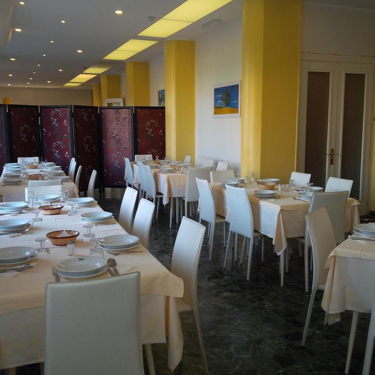 Hotel Robinia Imperia Eksteriør billede