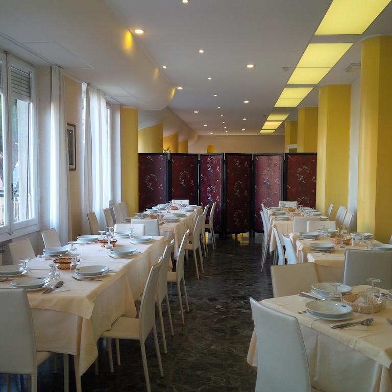 Hotel Robinia Imperia Eksteriør billede