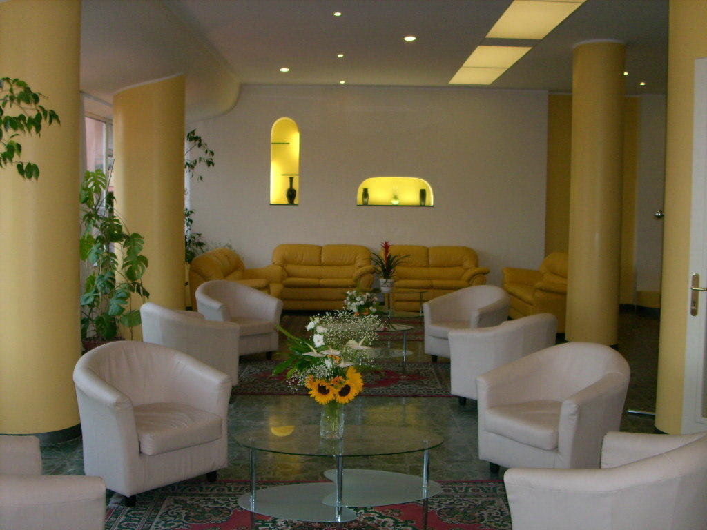 Hotel Robinia Imperia Eksteriør billede