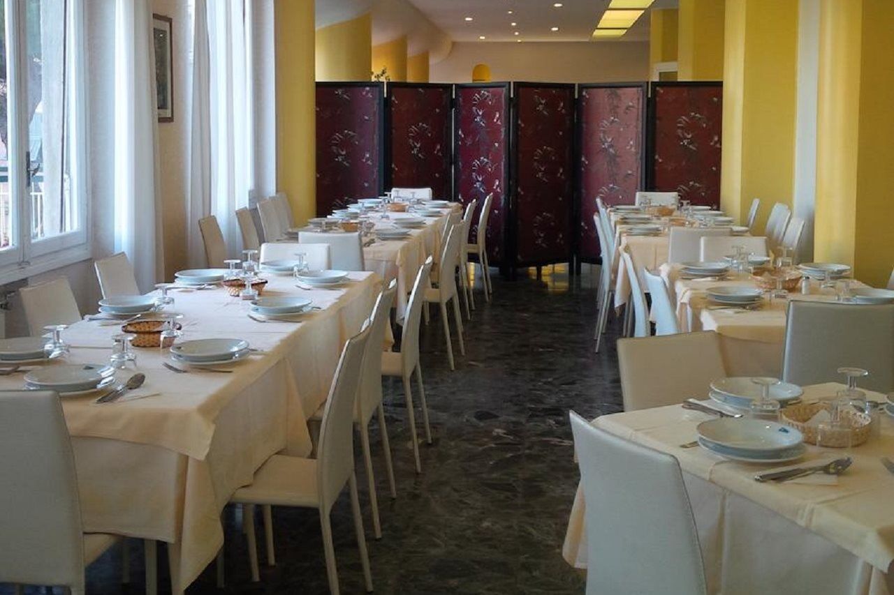 Hotel Robinia Imperia Eksteriør billede